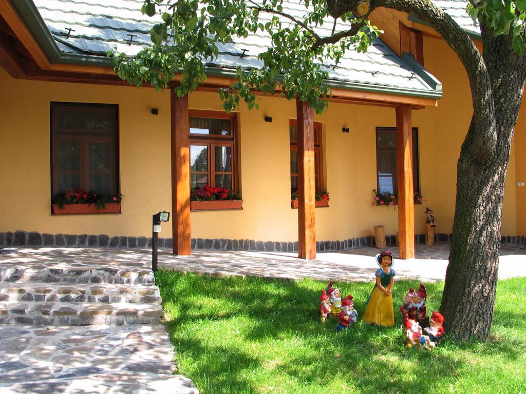 Penzion U Pejtrika Mengusovce Exterior photo